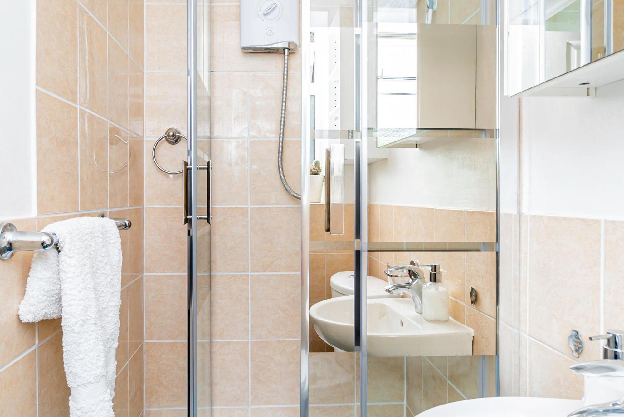 Earley Luxury Ensuite Room With Private Entrance Reading Exterior foto